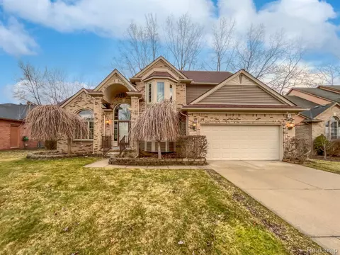 31219 Grayson Dr, Chesterfield, MI 48051