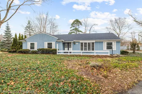 4115 Pomona Colony St, Bloomfield Hills, MI 48301