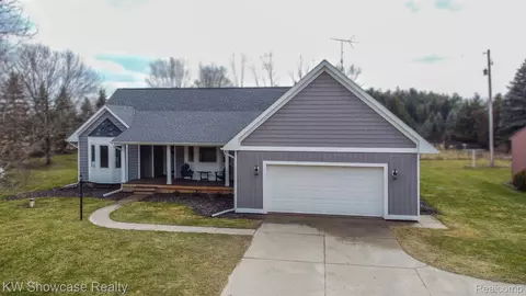 4306 Evans Rd, Holly, MI 48442