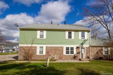 1663 Wingate Blvd, Ypsilanti, MI 48198