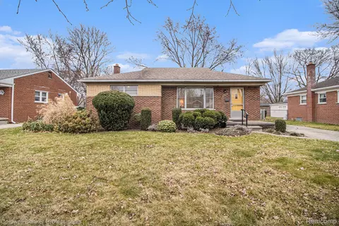 9256 Lathers St, Livonia, MI 48150
