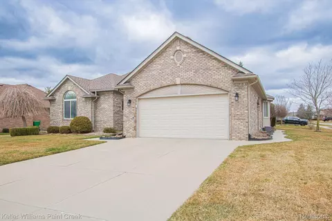 22597 Gateway Dr, Macomb, MI 48044