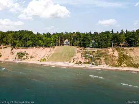 5018 W Fox Farm Rd, Grant, MI 49660