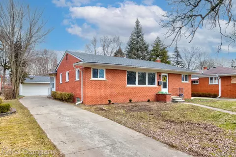 16942 Marguerite St, Beverly Hills, MI 48025