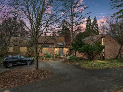 24700 Pritchard Ln, Franklin, MI 48025
