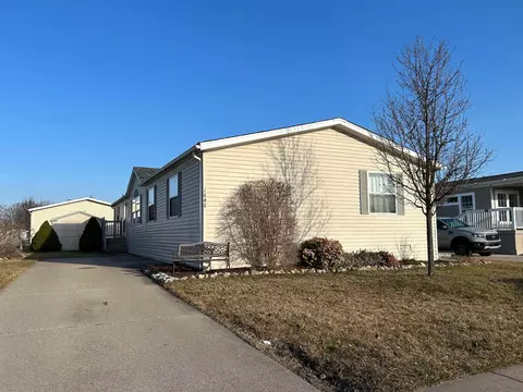 1646 Augusta Dr, Hartland, MI 48353