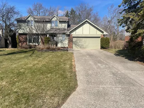6250 Odessa Dr, West Bloomfield, MI 48324