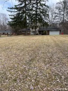 25420 Waycross, Southfield, MI 48033