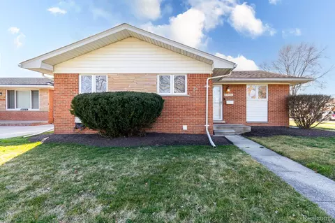 30731 Calahan Rd, Roseville, MI 48066