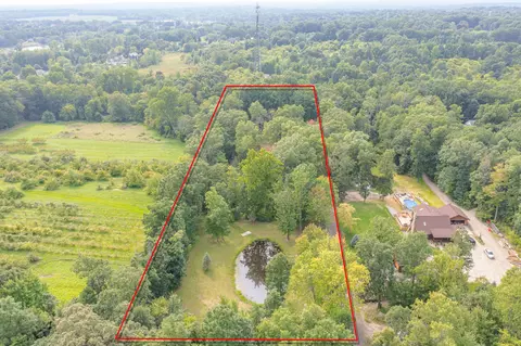 2735 S Sashabaw Rd, Brandon, MI 48462