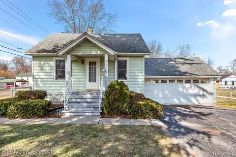 31560 Kathryn St, Garden City, MI 48135