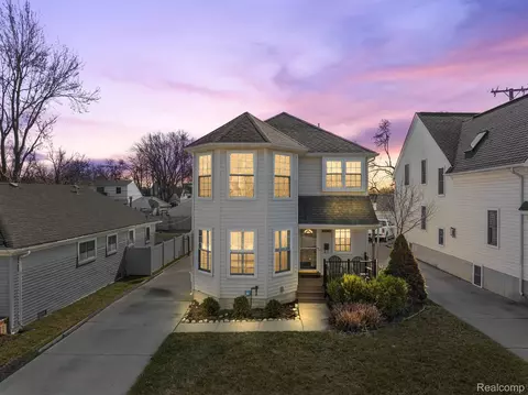 2435 Edgewood Blvd, Berkley, MI 48072