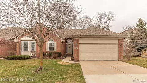 797 Woodhaven Dr, Commerce, MI 48390