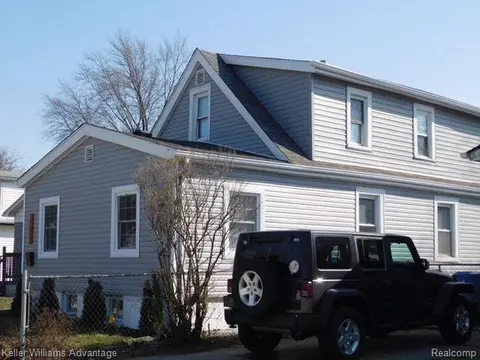 11052 Essex Ave, Warren, MI 48089