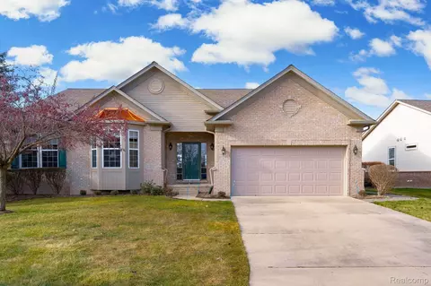 24190 Crystal Dr, Brownstown, MI 48134