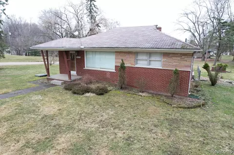 26328 Rose Hill Dr, Farmington Hills, MI 48334
