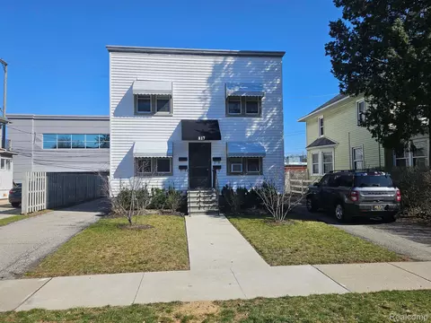 817 S Center St, Royal Oak, MI 48067