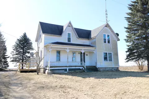 6237 Cochrane Rd, Marlette, MI 48453