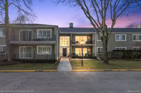1115 N Old Woodward Ave #51, Birmingham, MI 48009