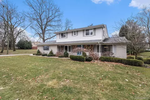 1129 Dolliver Dr, Rochester Hills, MI 48306