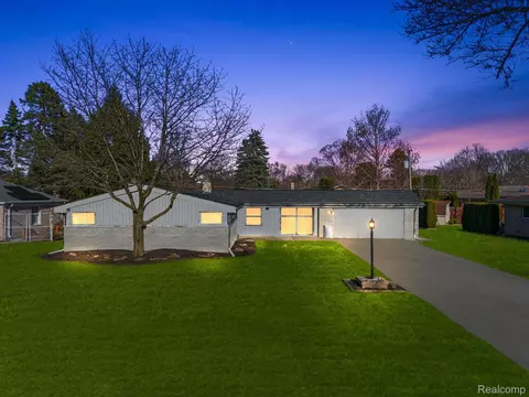 38110 James Dr, Clinton Township, MI 48036