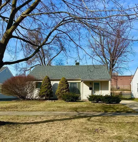120 S Manitou Ave, Clawson, MI 48017