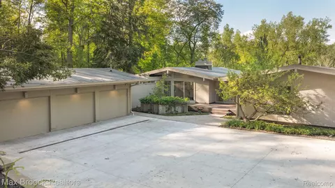 4366 Risdon Crt Ct, Bloomfield Township, MI 48302