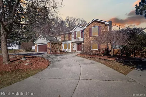 5363 High Court Way, West Bloomfield, MI 48323