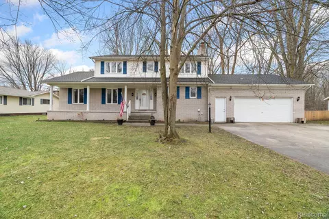 3261 W Charmwood Dr, Port Huron, MI 48060