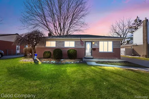 37191 Barrington Dr, Sterling Heights, MI 48312