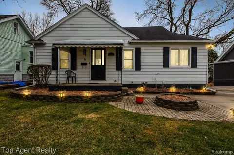 16328 Nicolai Ave, Eastpointe, MI 48021