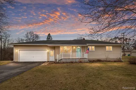 4721 Rattek Rd, Clarkston, MI 48346