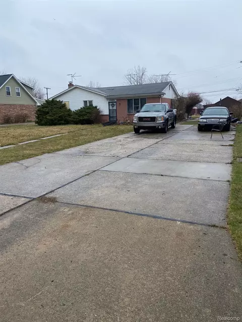 26851 Reaume St, Woodhaven, MI 48183