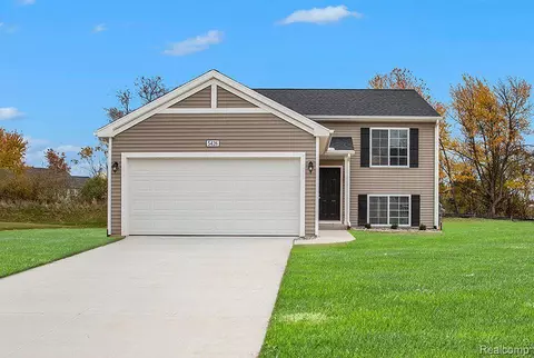 202 Creek Pointe Cir, Durand, MI 48429