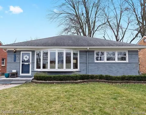 2662 Derby Rd, Birmingham, MI 48009