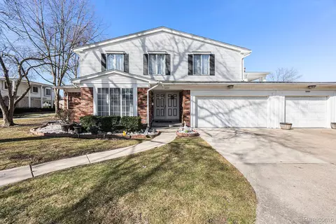 32555 Barclay Sq, Warren, MI 48093
