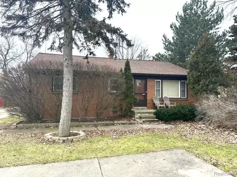 17230 E 13 Mile Rd, Roseville, MI 48066