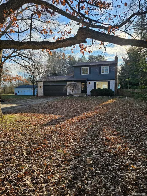 3562 Bittersweet Dr, Oregon, MI 48421