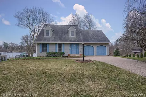 96 Overlake Dr, Lake Orion, MI 48362