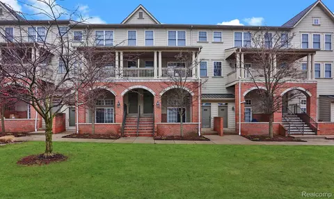 201 Amys Walk, Auburn Hills, MI 48326