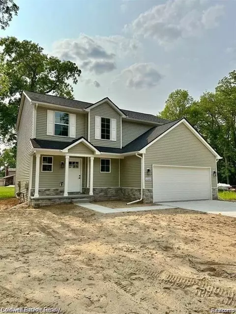 701 Machnik Dr, Chelsea, MI 48118