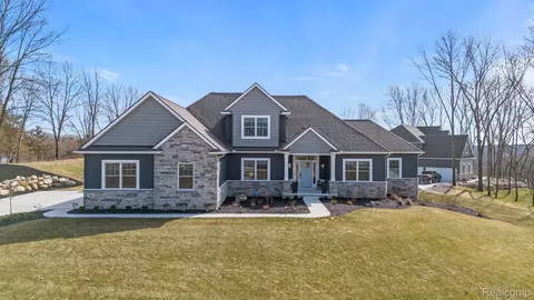 5841 Mountain Top Dr, Genoa, MI 48116
