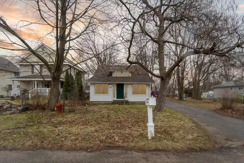 2349 Pine Lake Ave, Keego Harbor, MI 48320