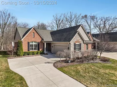 4617 Oakhurst Ridge Rd, Clarkston, MI 48348