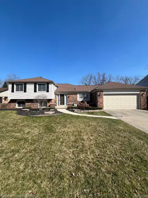 10140 N Canton Center Rd, Plymouth, MI 48170