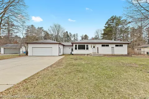 750 Sebek St, Oxford, MI 48371