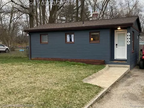 3245 Greenlawn Ave, Commerce Twp, MI 48382
