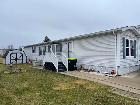 21530 Clochette Dr, Macomb, MI 48044