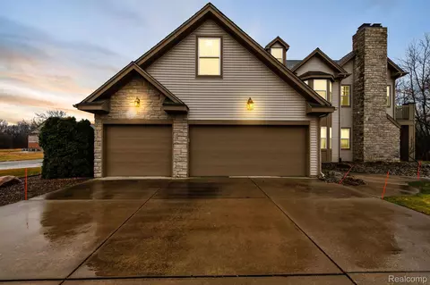 10024 Sunrise Dr, Grand Blanc, MI 48439