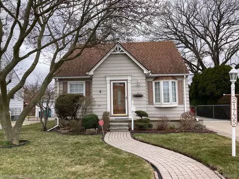 21735 Virginia Ave, Eastpointe, MI 48021